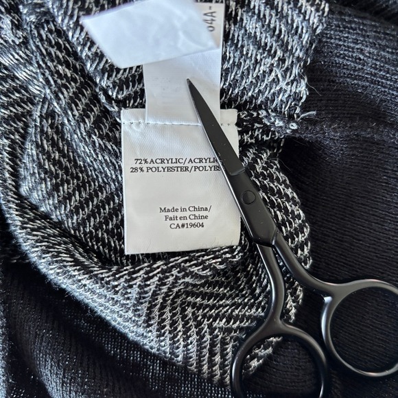 Urban Behavior Women's Medium Sweater Vest V-Neck Knit Argyle Metallic Black - Picture 8 of 9